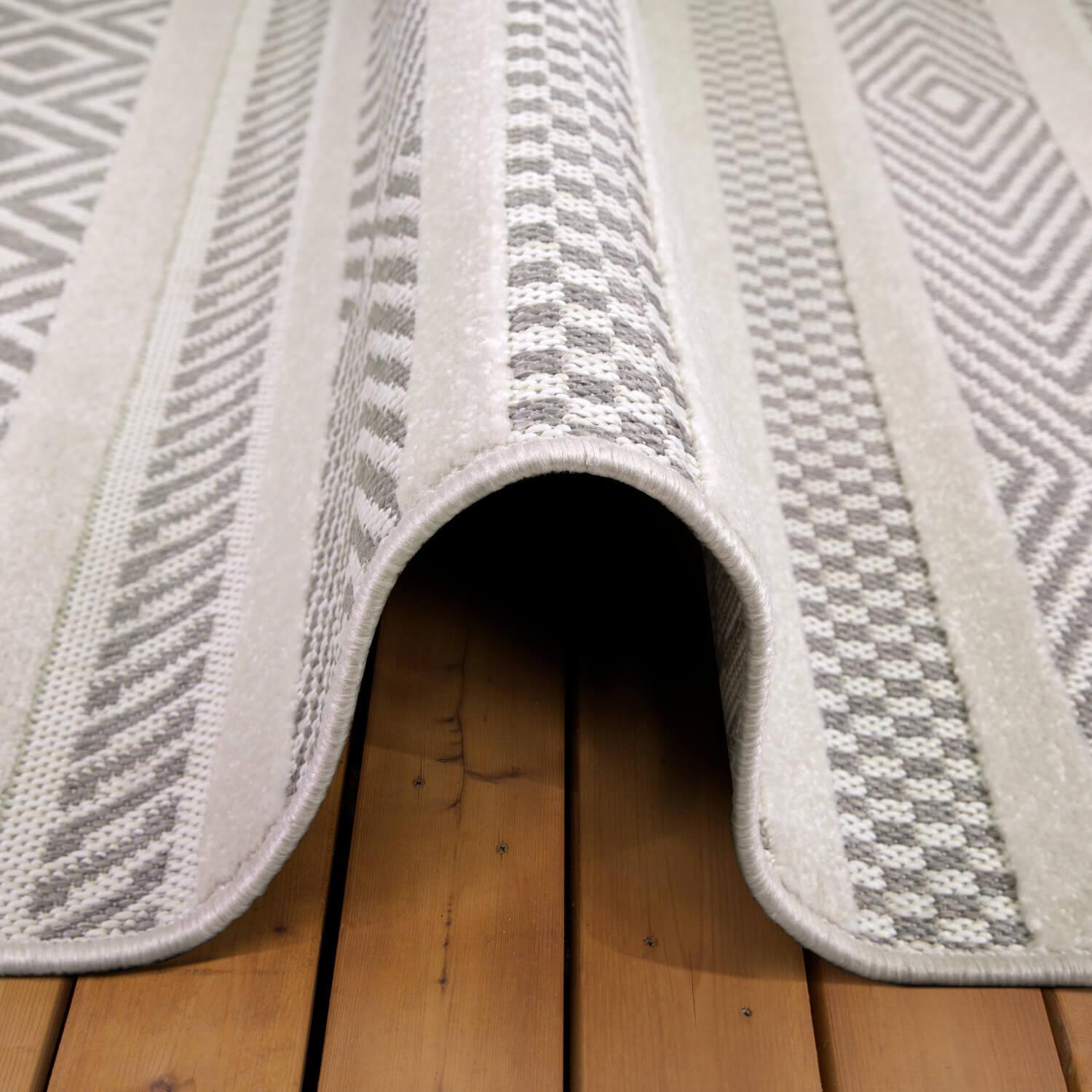 Everald Indoor Outdoor Rug 5 Foot 3 Inch by 7 Foot ǀ Rugs & Flooring ǀ